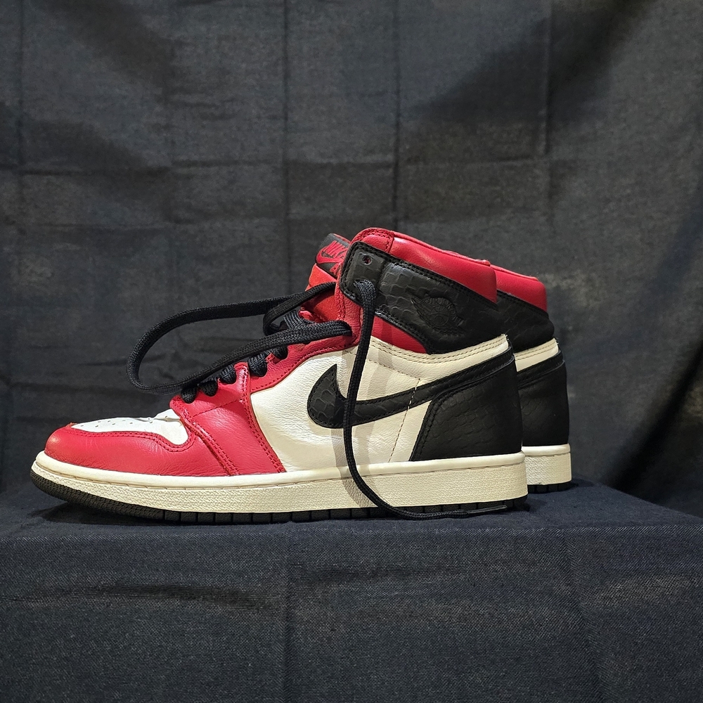 Jordan 1 Retro High Sain Snake Chicago (Women's Size 6.5) - Picture 10 of 11